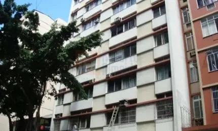Excelente apartamento reformado à venda em ipanema de 50m² com 1 quarto sala ampla cozinha próximo praia do arpoadore estação do metrô.