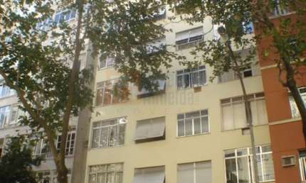 Apartamento à Venda em Copacabana de 33 m² com 1 Quarto 1 Banheiro Conjugado Amplo Próximo à Praia do Leme e Estação Metrô