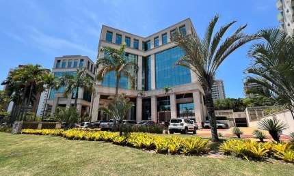 Conjunto de 3 Salas Comerciais à Venda no Condomínio Sunplaza na Barra da Tijuca de 102m² Repletas de Armários 3 vagas de garagens e 3 banheiros.