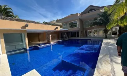Magnífica à venda Casa Condomínio Novo Leblon  Barra da Tijuca de 1060m² de Área Construída em um Terreno de 1100m² com 5 Suítes 4 com closets