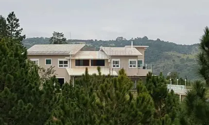 Magnífica Casa à Venda no Condomínio Quebec Ville São Roque SP de 650m² em Terreno de 2600m²  Com 3 Suítes Sendo 1 Master Com Closet Cozinha Planejada