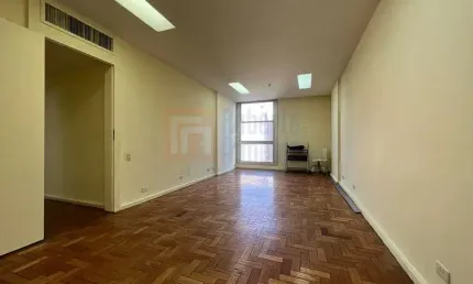 Sala Comercial à Venda no Centro do Rio de Janeiro com 89m²  3 Salas Cozinha 2 Banheiros Ótima Localização