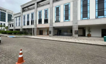Sala Comercial à Venda Barra da Tijuca Centro Empresarial Barra Shopping de 87m²  Conjunto de 3 salas Recepção Copa 2 banheiros 2 Vagas