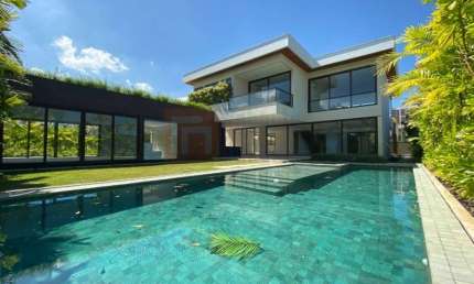 Magnífica Casa à Venda na Barra da Tijuca Condomínio Malibú de 1600m²  Com 6 Suítes 10 Banheiros Elevador Piscina Sauna 10 Vagas de Garagem