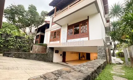 Casa à venda condomínio novo leblon barra da tijuca de 900m² de área construída em 2 terrenos de 1000m²  cada  5 suítes piscina sauna campo futebol
