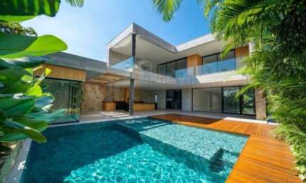 Magnífica Casa à Venda Primeira Locação Condomínio Del Lago Barra da Tijuca de 860m²  com 5 Suítes Sendo 1 Master  Piscina Sauna Varanda Gourmet