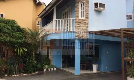 Casa duplex recreio dos bandeirantes à venda com 200m² área construída de 3 quartos sendo 1 suíte e 2 vagas de garagem condomínio fechado