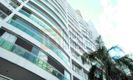 Apartamento à Venda Península Barra da Tijuca Condomínio Saint Martin de 110m2 com 2 Suítes Piso Madeira Varanda Gourmet  2 Vagas de Garagem