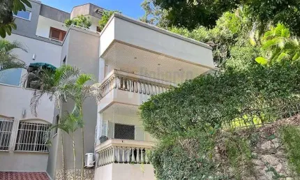 Excelente cobertura duplex à Venda na Lagoa Rodrigo de Freitas de 203m²  5 Quartos Sendo 1 Suíte Sala Ampla 2 ambientes Varanda 2 Vagas de Garagem