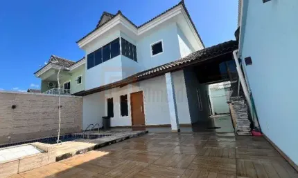 Excelente Casa Triplex à Venda em Vargem Pequena com 220m²  e Terreno 180m² com 3 Quartos Sendo 2 Suítes Piscina Varanda Gourmet 3 Vagas de Garagem