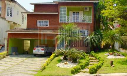 Ótima Casa à Venda Duplex Condomínio Alphaville 10 com 550m² de Área Construída com 4 Suítes Sendo 3 com Hidro Piscina Sauna Churrasqueira