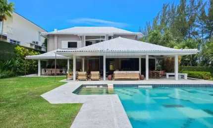 Mansão Atemporal no Condomínio Malibu Barra da Tijuca Venda 832m² com 4 Suítes Salão Mobiliada Varanda Goumert Piscina Academia Adega Climatizada