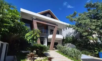Magnífica casa mobiliada à venda alphaville barra da tijuca 800m² área útil terreno de 622m²  4 suítes todas com closets piscina sauna varanda gourmet