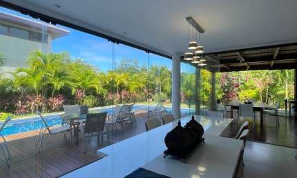 Casa a venda no piscinas naturais praia do forte com 5 suítes