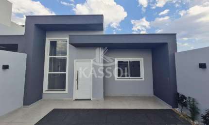 Casa térrea no Tropical III - 1 suíte   3 quartos - 108m  de área construida.