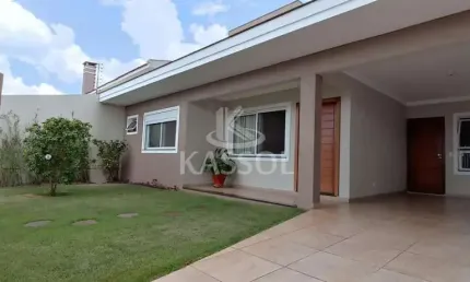 Casa térrea com piscina no Recanto Tropical  R  1.950.000,00  prox. Big Pão