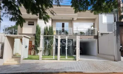 Sobrado no Pioneiro catarinense, sobra de terreno, piscina aquecida, funcional