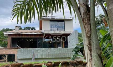 SOBRADO EM CONDOMINIO BEIRA LAGO - PISCINA BORDA INFINITA TRAPICHE QUIOSQUE