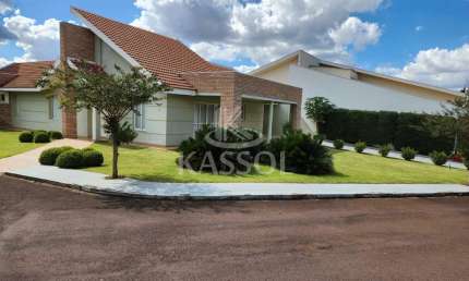 CASA A VENDA EM CONDOMÍNIO FECHADO, NO CENTRO, CASCAVEL - PR