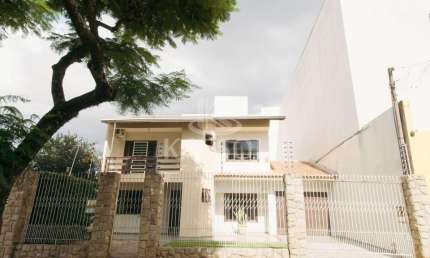 Sobrado em Localização Privilegiada - Perfeito para Comercial e Residencial