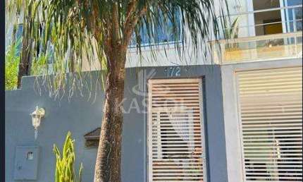 SOBRADO NO PIONEIROS CATARINENSE EM CASCAVEL, 1 SUÍTE   2 QUARTOS