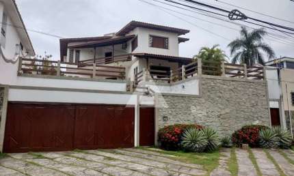 Casa no Itaigara com 4 quartos e 1 suíte, 412m² à venda por R$ 2.500.000,00