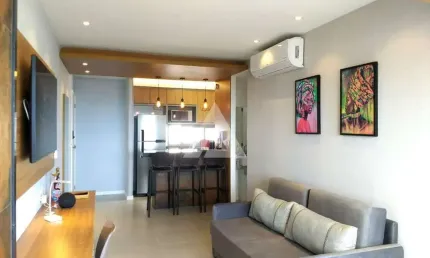 Apartamento na Barra PORTEIRA FECHADA com 1 suíte, 50m² à venda por R$ 800.000,00