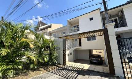 Sobrado com 3 quartos  à venda, 165.60 m2 por R$1098000.00  - Barreirinha - Curitiba/PR
