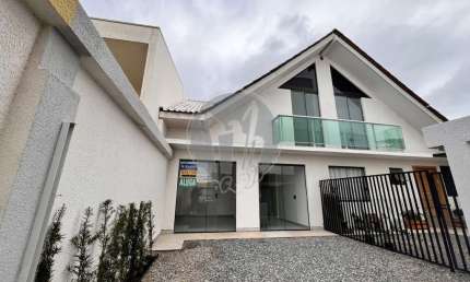 Sobrado com 3 quartos  para alugar, 180.00 m2 por R$2900.00  - Pinheirinho - Curitiba/PR