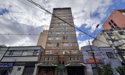 Apartamento com 1 quarto  para alugar, 37.50 m2 por R$1300.00  - Centro - Curitiba/PR