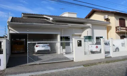 Casa com 3 quartos à venda no Centro, Palhoça 