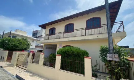 Casa com 3 quartos à venda no Centro, Palhoça 