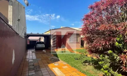 CASA CALIFORNIA EM FRENTE A PRAÇA DA IGREJA - R$380.000,00