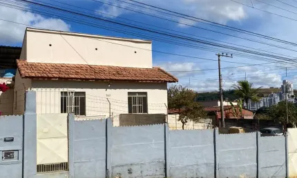 Linda casa para locação de 1/4 e garagem – bairro ipiranga