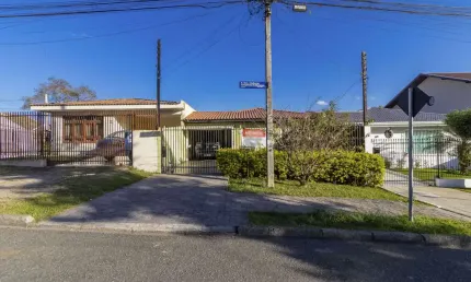 Casa com 3 quartos no bairro Tarumã, próximo ao Auto Shopping Curitiba