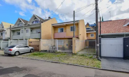 Sobrado com 4 quartos sendo 2 suítes no uberaba, próximo ao supermercado jacomar.