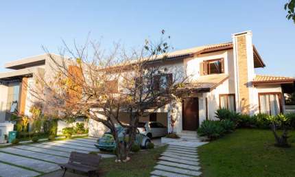 Casa em condomínio com 4 quartos sendo 2 suítes no Alphaville Graciosa.