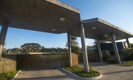 Terreno com 339,18m² na praia do rosa/sc - cond. docas do rosa home resort