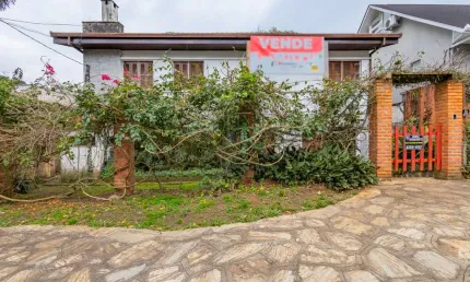 Casa com 5 quartos sendo 1 suíte no seminário, próximo ao colégio estadual dom orione
