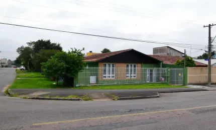 Casa à venda na Avenida Florianópolis, 539, Cajuru, Curitiba