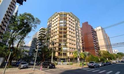 Apartamento com 3 quartos, no Batel próximo a praça do Japão.