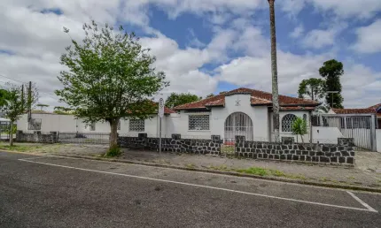 Casa Comercial no Alto da Glória com 6 salas de 228m²