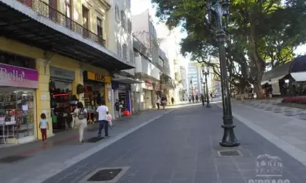 Ponto comercial com 3 salas para alugar na Praça José Borges de Macedo, 109, Centro, Curitiba
