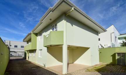Sobrado no Capão Raso com 3 quartos de 111m² - Residencial Martins