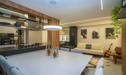 Apartamento reformado com 3 quartos à venda no Centro