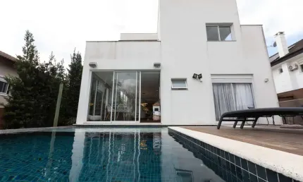 Casa em condomínio fechado com 365 m² à venda no alphaville