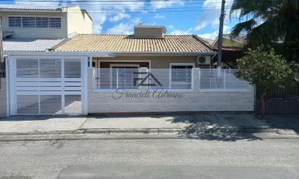 Casa Unifamiliar a venda no bairro em Madri Palhoça /SC