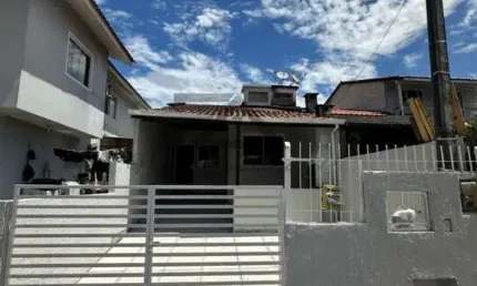 Sobrado para Venda em Palhoça / SC no bairro Bela Vista
