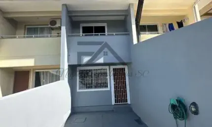 Sobrado para Venda em Palhoça, Bela Vista, 2 dormitórios, 1 banheiro, 2 vagas