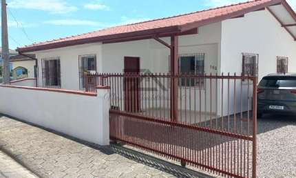 Casa para Venda em Palhoça, Barra do Aririú, 3 dormitórios, 1 suíte, 2 banheiros, 5 vagas